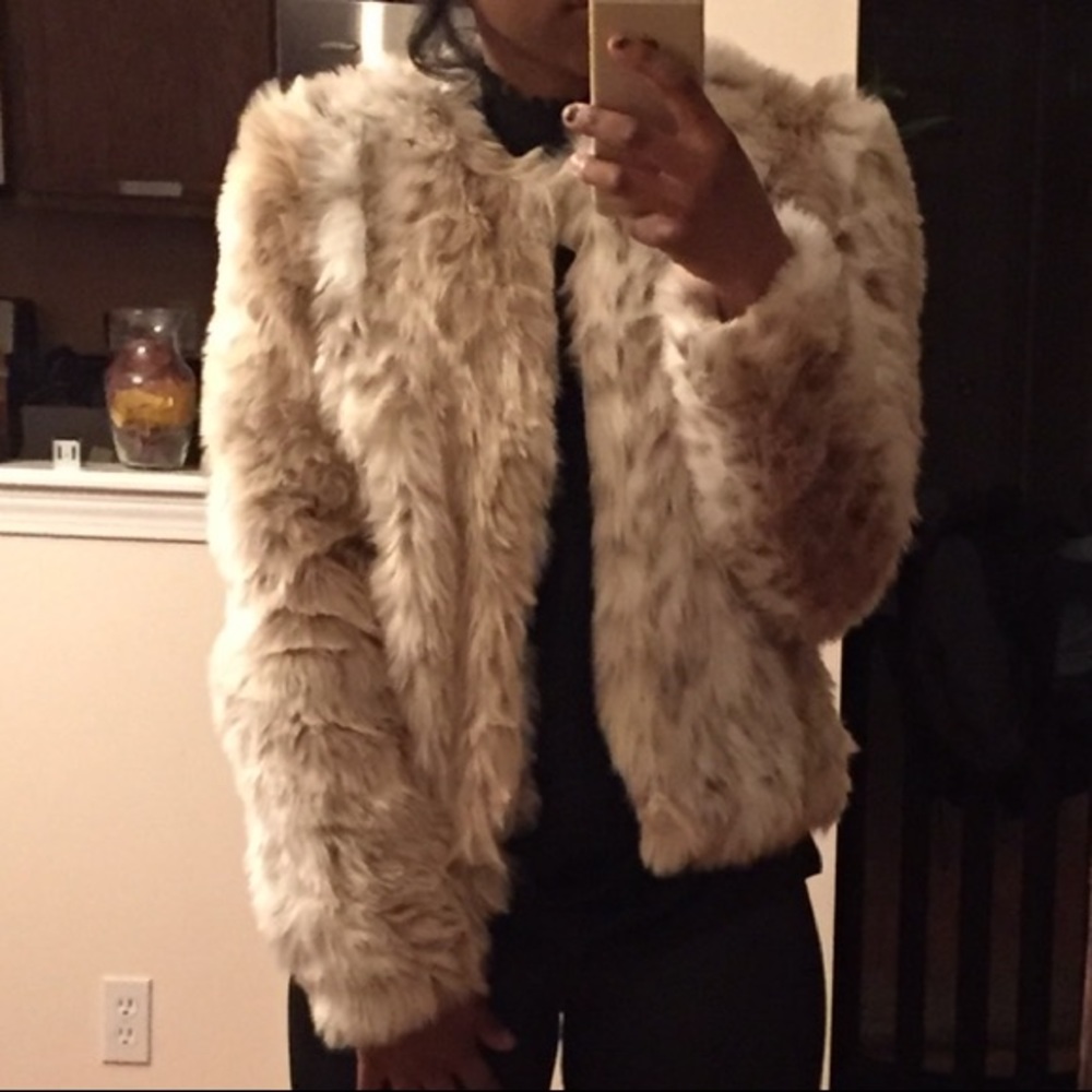 Urban Outfitters Faux Fur - Picture 8 of 8